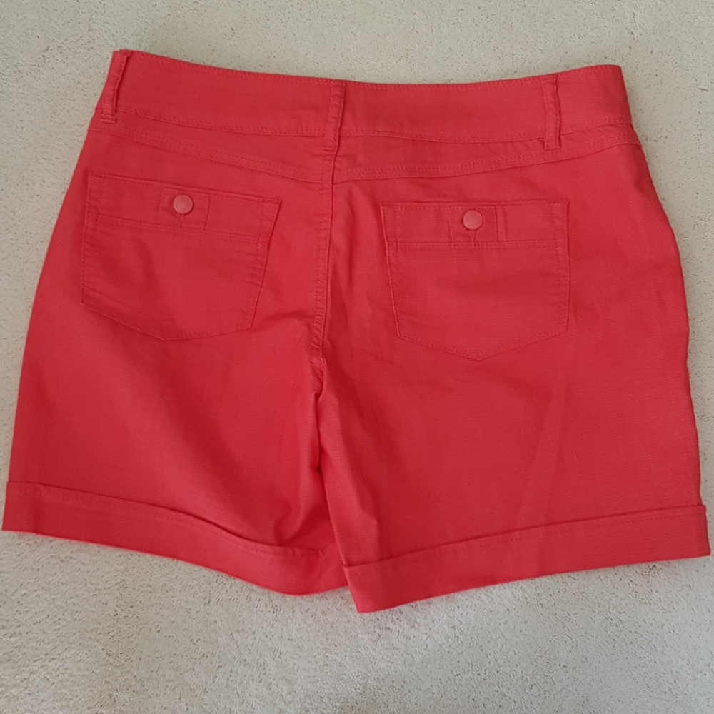 Shorts - Picture 2 of 3